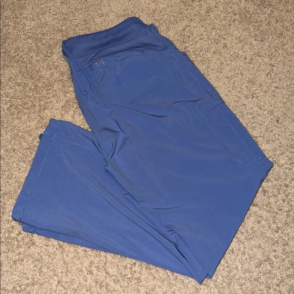 Cherokee Infinity Scrub Set Large - Picture 2 of 5